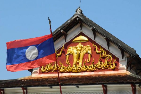 Bandiera del Laos: informazioni dettagliate