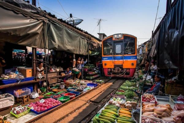 Bangkok - Maeklong Railway Market - Damnoen Saduak - Bangkok