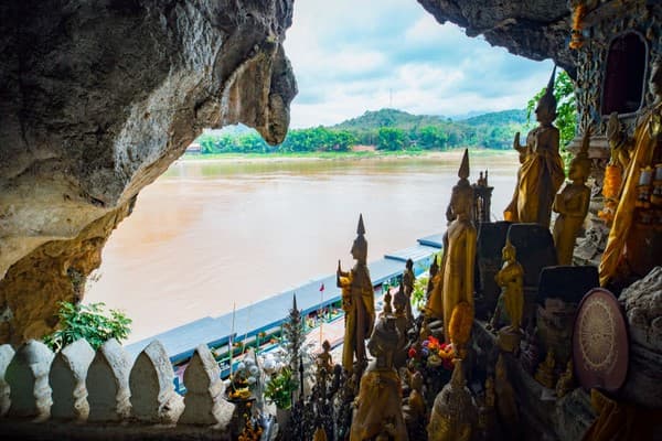 Luang Prabang visita - Escursione sul Mekong (grotta Pak Ou)